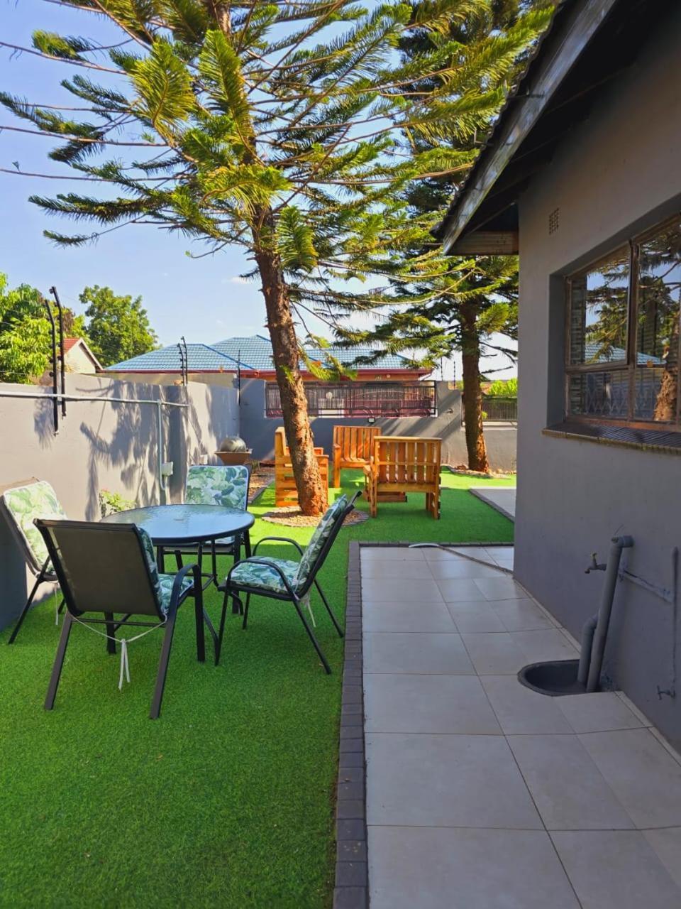 The Greenary Guest House And Restaurant Thohoyandou Exteriör bild